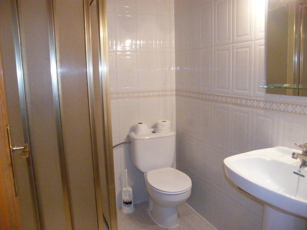 Hostal Dulcinea Esquivias Ruang foto